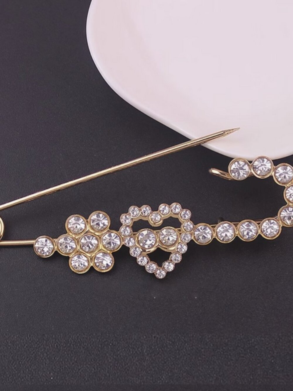 Brooch / Lapel Pin ~ Love Of Flowers Crystals & Pearls DP-1629